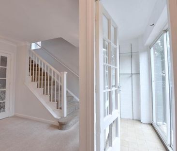 4 bedroom end of terrace house to rent - Photo 2