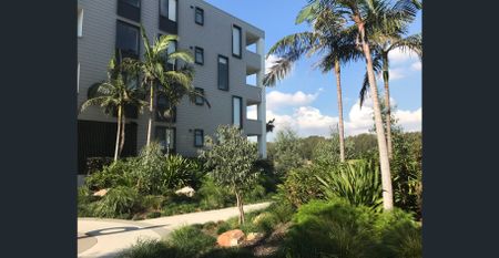 Luxury waterfront Two Bedroom Plus Study for Lease!!! - Photo 2