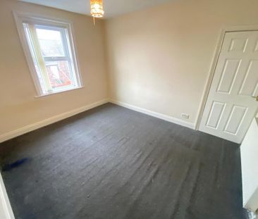 3 bedroom flat to rent - Photo 5