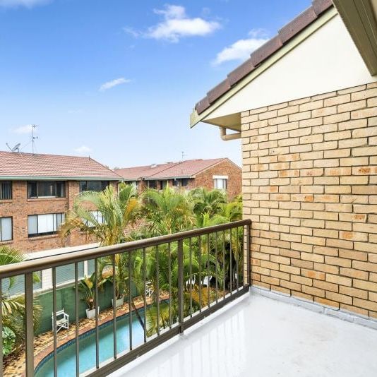 Immaculate Two Bedroom Unit Stones Throw Away From Broadwater - Photo 1