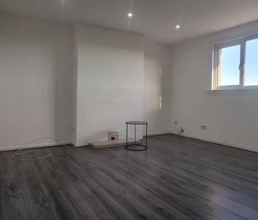 3 bedroom apartment to rent - Photo 2