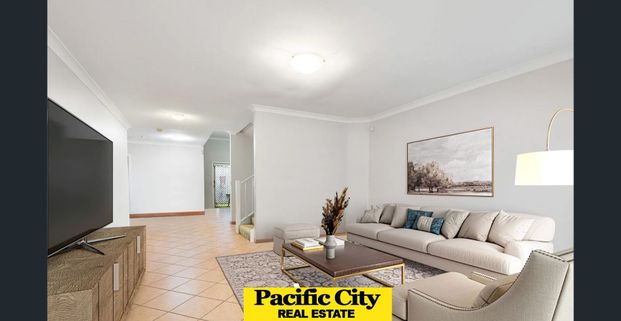 Beautiful Freestanding Townhouse Offering Space, Comfort & Convenience - Photo 1