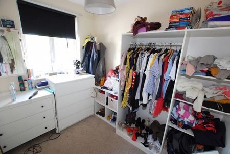 3 bedroom end of terrace house to rent - Photo 3