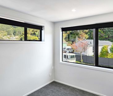 Wainuiomata, 2 bedrooms with Carpark - Photo 3