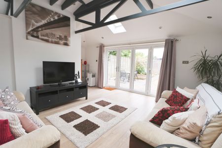 4 Bedroom Home – Medium Let - Photo 4