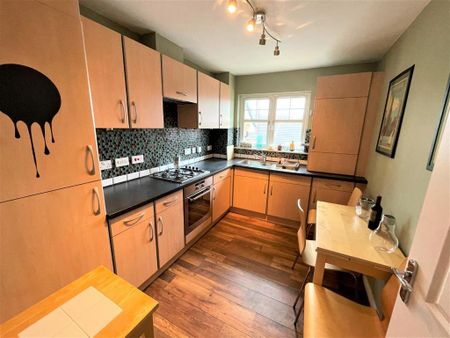 3 bedroom flat to rent - Photo 2