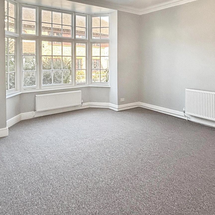 1 bedroom room to rent The Crescent - Photo 1