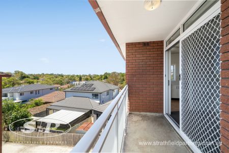 * North facing spacious living - Photo 3