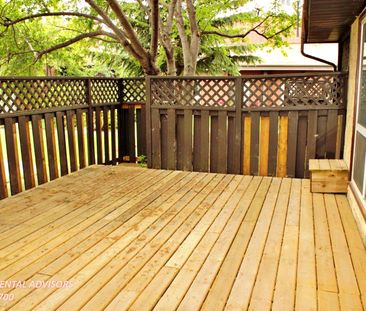 COZY 3 BED, 2.5 BATH, TOWNHOUSE WITH FINISHED BSMT & OUTDOOR PARKIN... - Photo 1