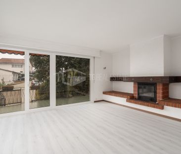 AMPIO APPARTAMENTO DI 3.5 LOCALI CON GIARDINO - Photo 2