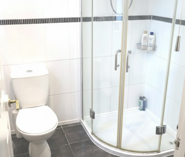 Knowsley Crescent Room 6 - Photo 4