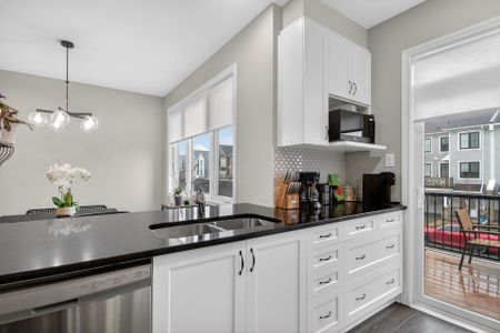 For Lease - 100 Ballinora Lane, Stittsville - Munster - Richmond, Ontario - Photo 2