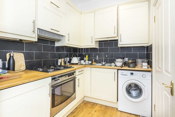 Price £2,600 pcm - Available 10/11/2025 - Furnished - Photo 1