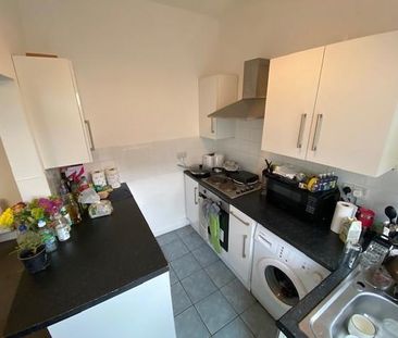 3 bedroom private hall to rent - Photo 2