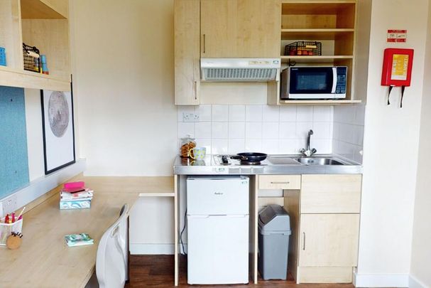 Studio to rent - Photo 1