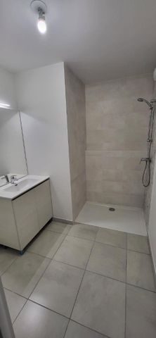 Location Appartement 2 pièces 43m² DECINES CHARPIEU 69150 - Photo 3