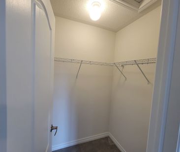 For Lease - 121 Baker Street, Thorold, Ontario - Photo 4