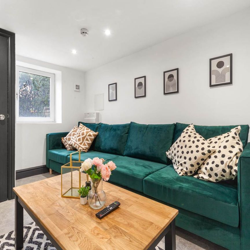 Stanningley Road (Room 4), Bramley, Leeds - Photo 1