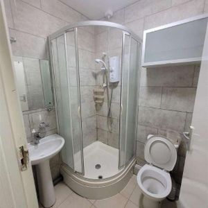 Harold Road, Upton, E13 - Photo 2