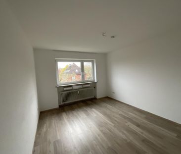 3-Zimmer-Wohnung im 2. Obergeschjoss mit Badewanne und Balkon in Wi... - Foto 3