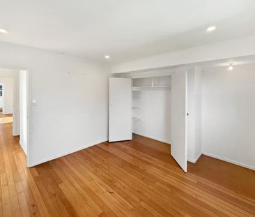 Coastal Living in the Heart of Manly - Photo 4
