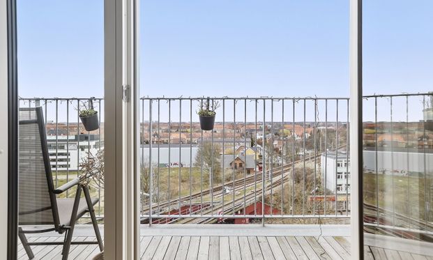 Skøn delevenlig 3-værelses bolig med egen terrasse midt i Vanløse - Tæt på offentlig transport og indkøb! - Photo 1