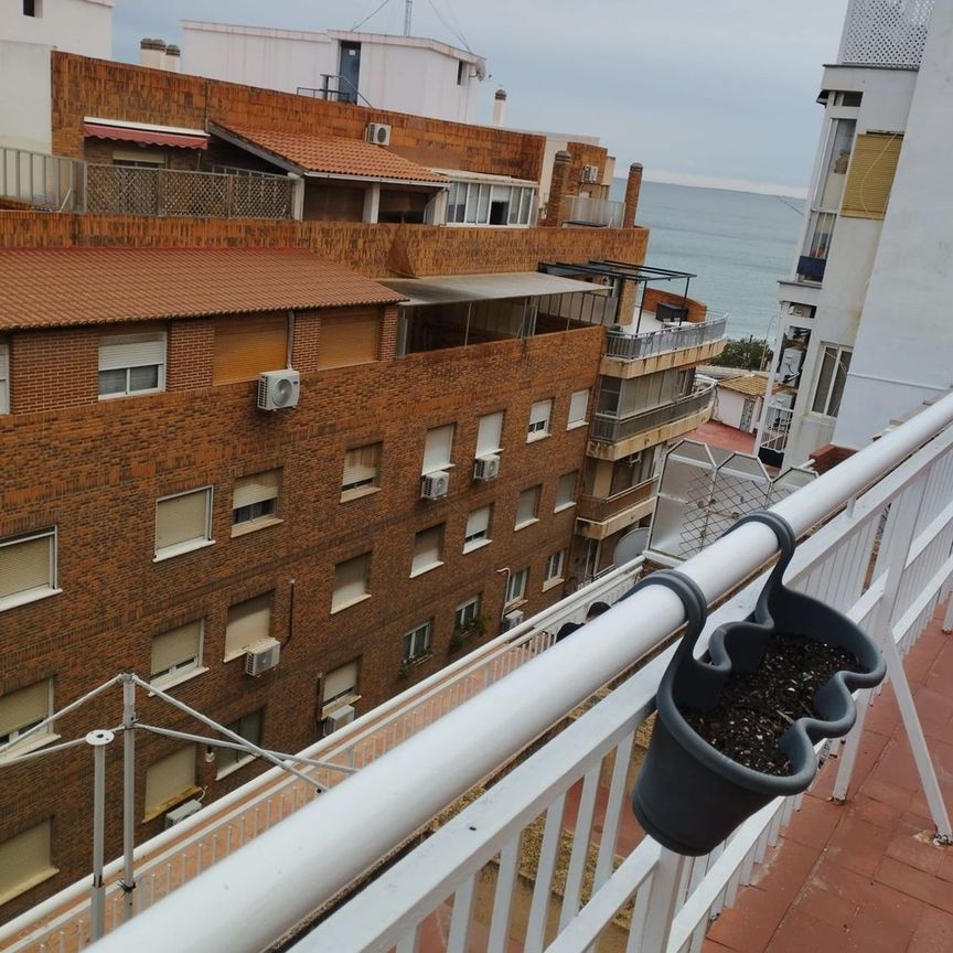 Alquiler de ático en Calle Virgen de los Remedios - Photo 1