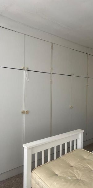 1 bedroom in a flat share to rent - Photo 1