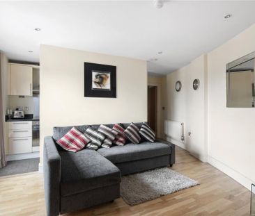 2 Bed Flat, Raphael House, IG1 - Photo 1