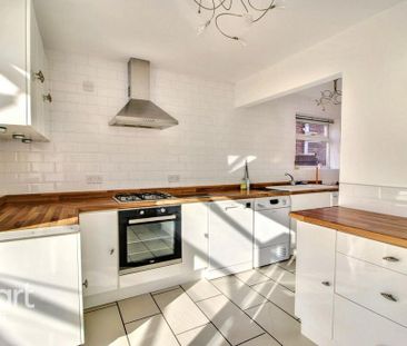 3 bedroom end of terrace house to rent - Photo 2