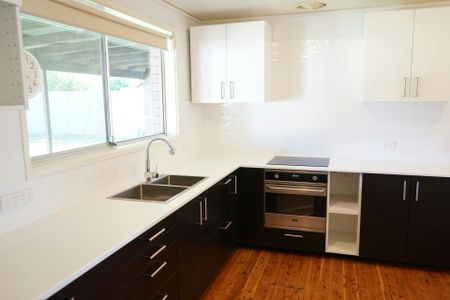 5 Bedroom Family Home! - Photo 5