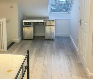 1 bedroom in a house share to rent - Photo 2