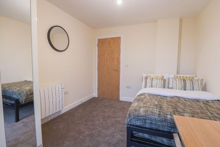 3 bedroom flat to rent - Photo 4