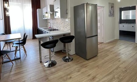 Iba u nás!!! Vám Reality KOMPLEX s.r.o., ponúka na prenájom Luxusne prerobený 3-izbový byt priamo v centre Komárna!!! - Photo 5