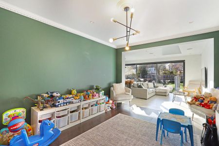 4 bedroom semi-detached house to rent - Photo 3