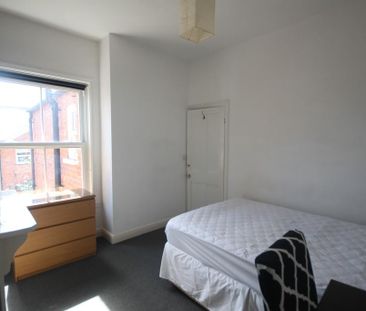 4 bedroom terraced house to rent - Photo 4