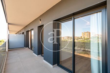 New-build apartment for rent in Esplugues de Llobregat - Photo 5