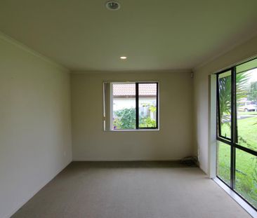 Four bedroom family home - Photo 1