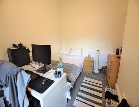 4 Bedroom Terraced Available Arranging tenancy - Photo 3