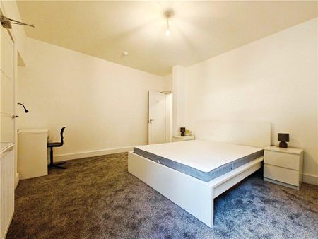 1 bedroom in a house share to rent - Photo 2