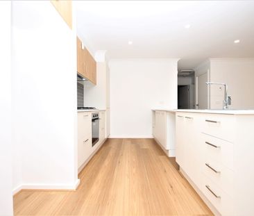 2/10 Hinchcliff Crescent, Newcomb, Vic 3219 - Photo 4