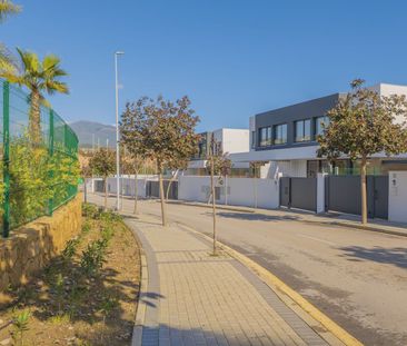 Semi-Detached House in Estepona - Photo 2