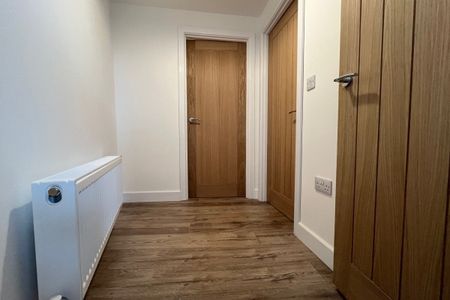 Dove Bank, Uttoxeter - Photo 5