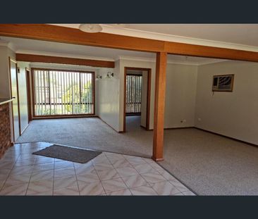 8 Mengarvie Road, Parkes, NSW 2870 - Photo 6