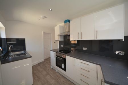 3 bed House - End Terrace for Rent - Photo 5