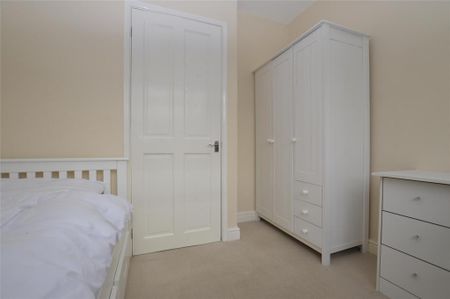 2 bedroom end of terrace house to rent - Photo 3