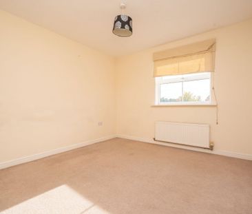 2 bedroom flat - Photo 2