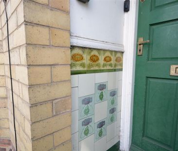 3 bedroom end of terrace house to rent - Photo 2