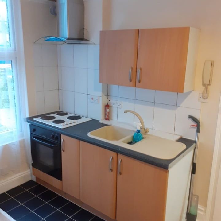 Studio Flat, Northanger Road, SW16 - Photo 1