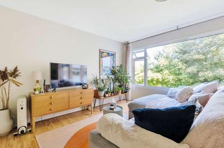 Davos Close, Woking, GU22 - Photo 4